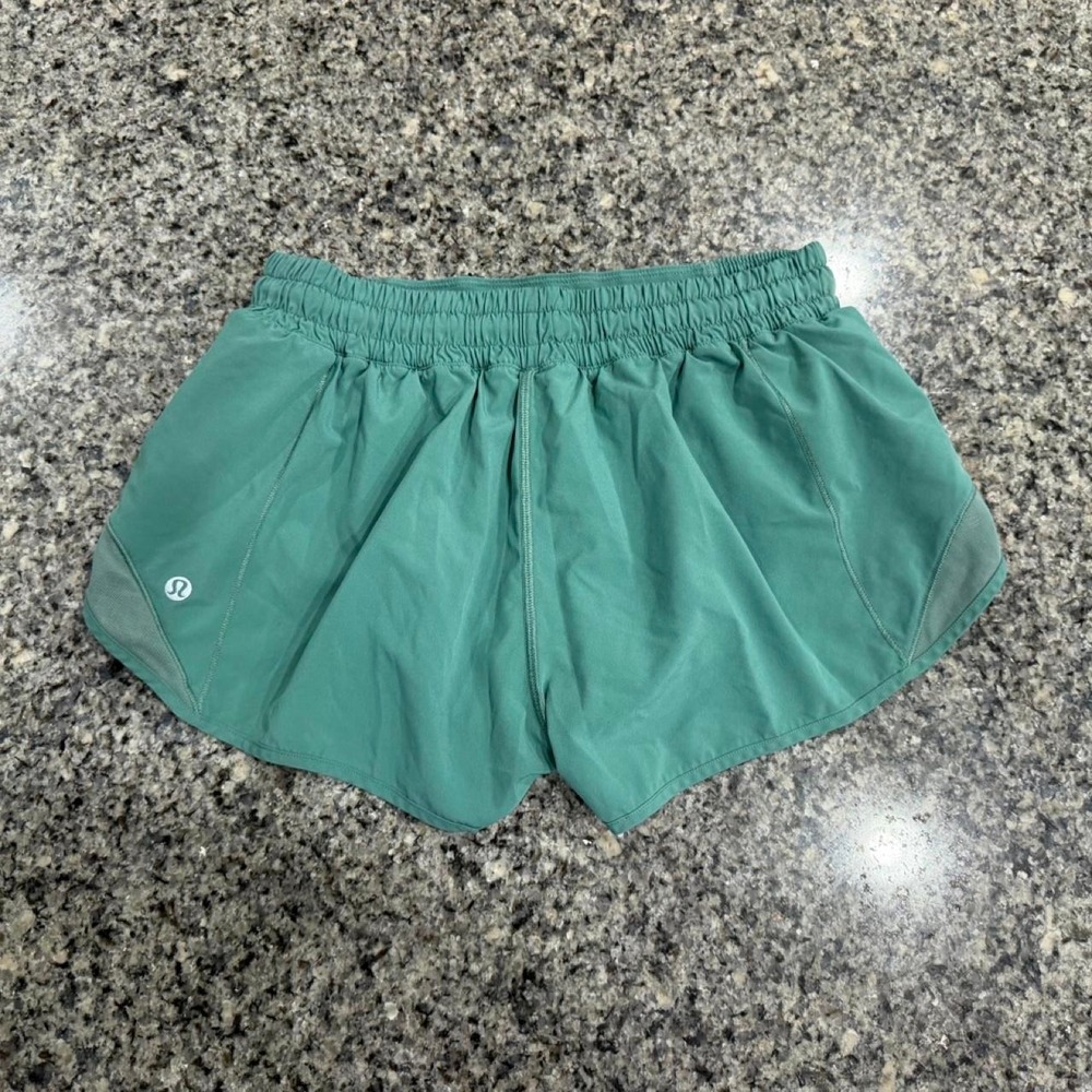 Lululemon Hotty Hot Short II *2.5"